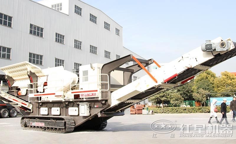 小型履帶石頭破碎機匠工于心，環(huán)保達標，不怕污染