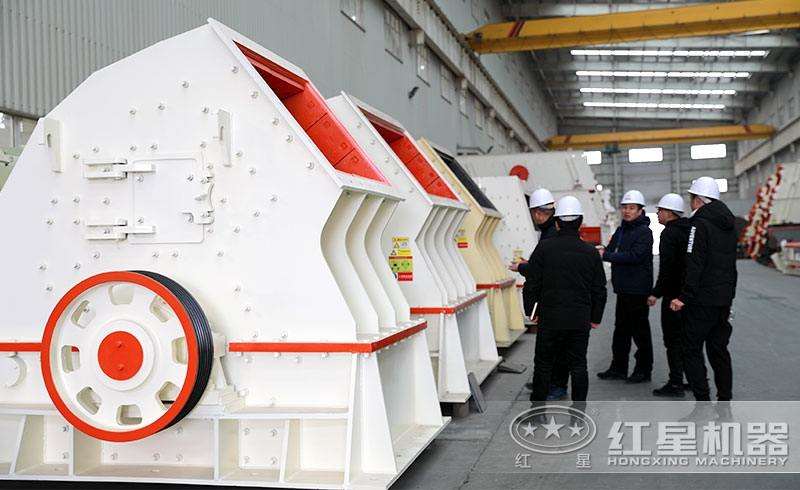 大型錘破機展示，客戶參觀現場