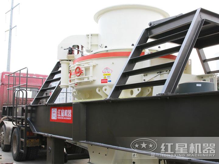 HVI沖擊式移動(dòng)破碎站，產(chǎn)量70-585t/h，稀油自潤滑