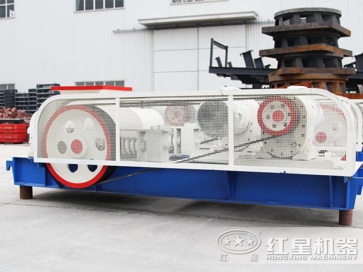 強(qiáng)力齒輥破碎機(jī)，體積小，破碎比大
