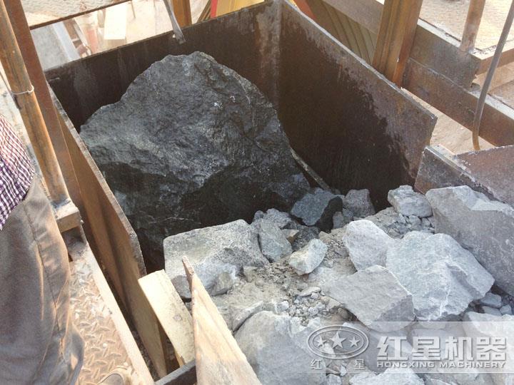 印尼尾礦加工現(xiàn)場，進(jìn)料粒度大，出料5-10mm